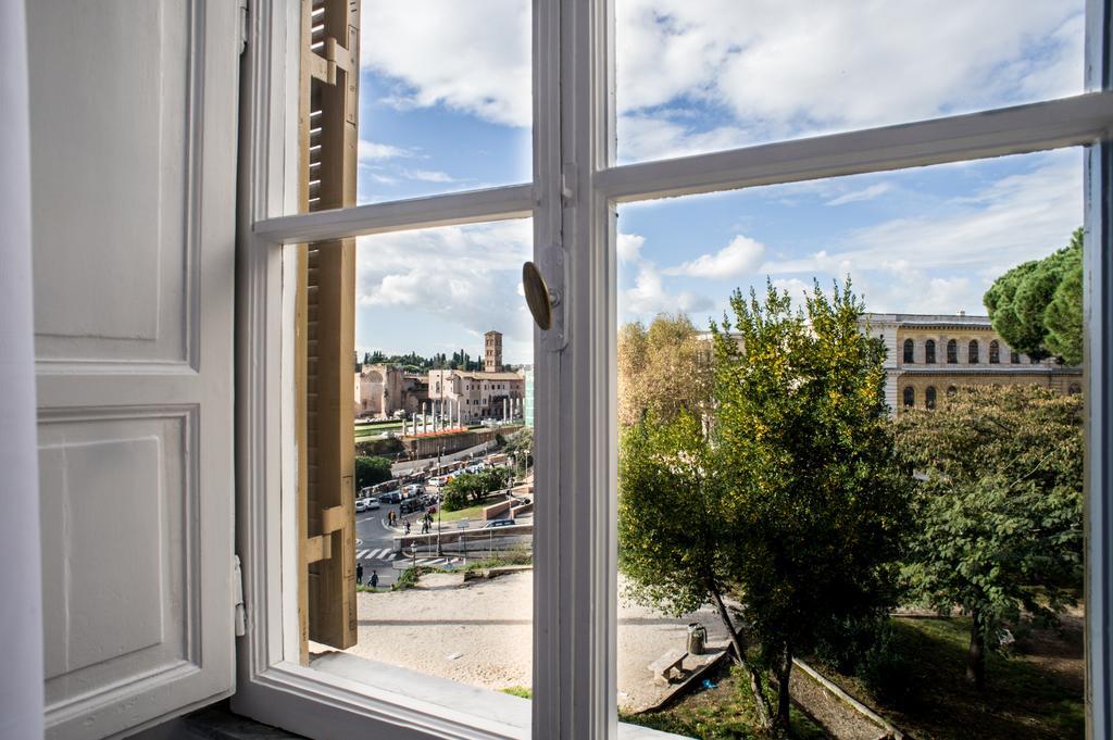 Romance Al Colosseo Номер фото